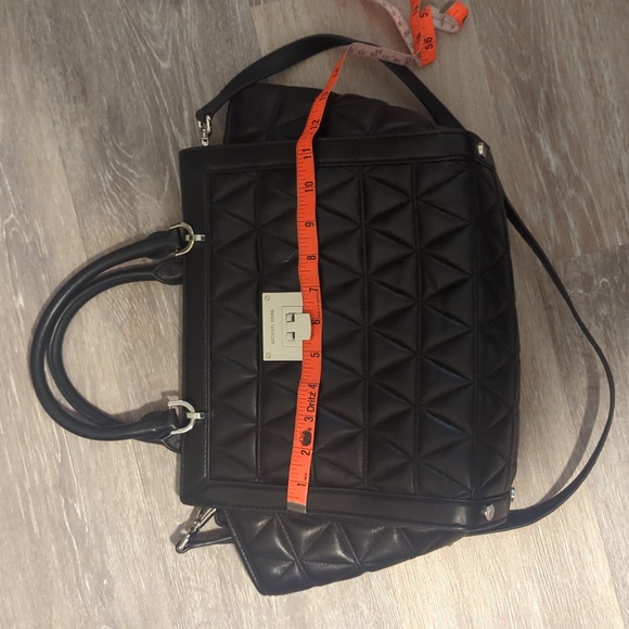 Michael Kors black quilted leather handbag w/ crossbody strap. - Picture 6 of 7